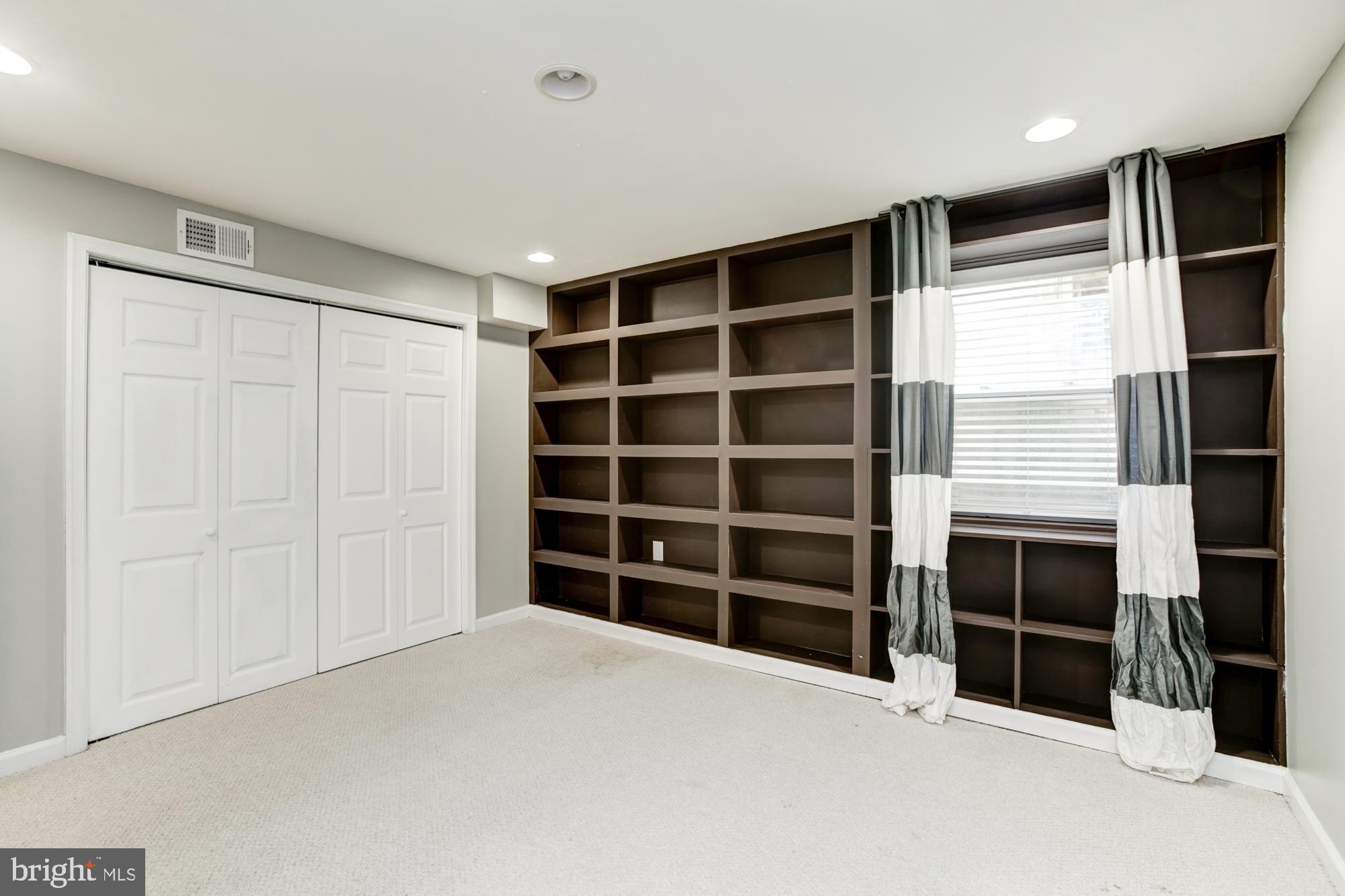 VALLEY STREAM ESTATES - Residential Lease