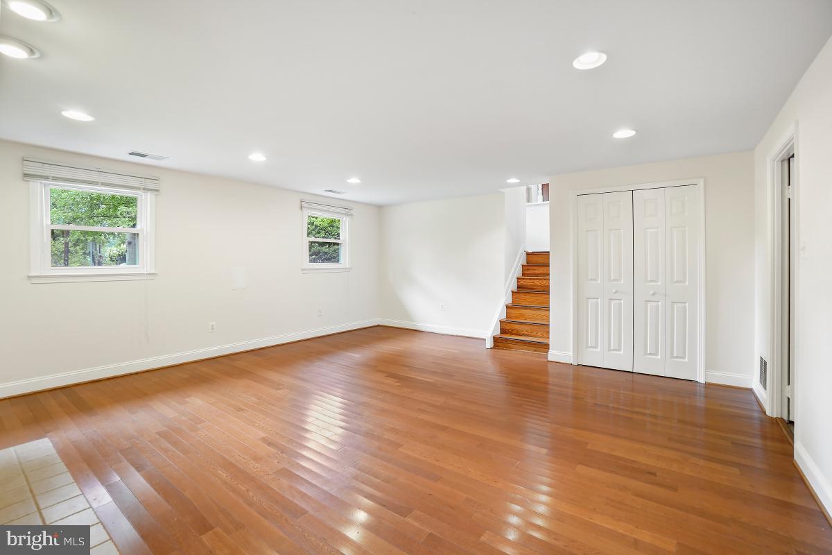 REGENCY ESTATES - Residential Lease