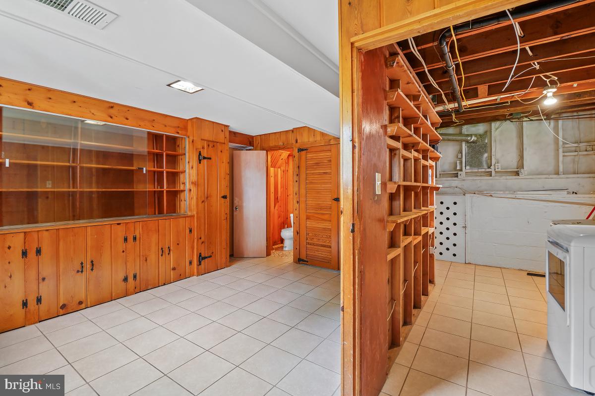 REGENCY ESTATES - Residential Lease