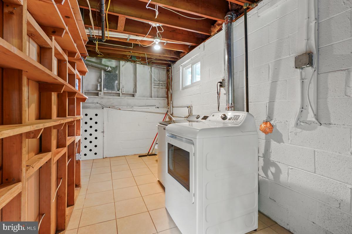 REGENCY ESTATES - Residential Lease