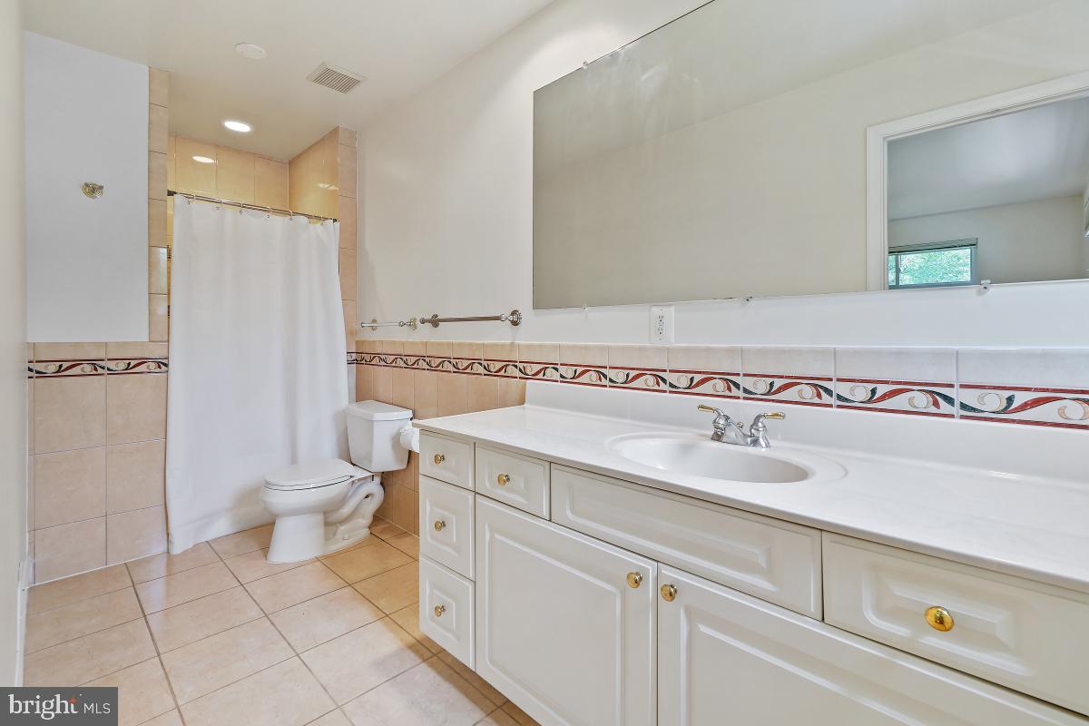 REGENCY ESTATES - Residential Lease