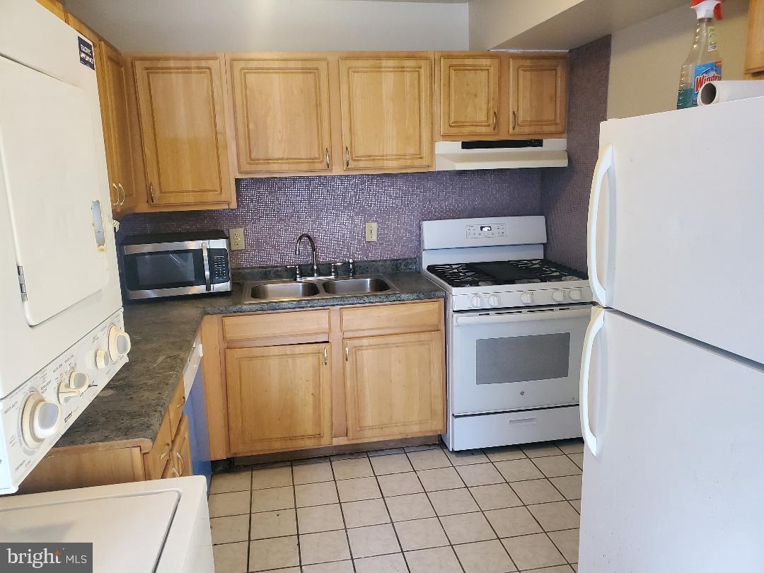 CHELSEA WOODS CONDO - Residential Lease