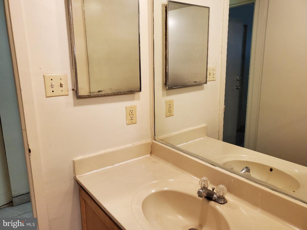 CHELSEA WOODS CONDO - Residential Lease