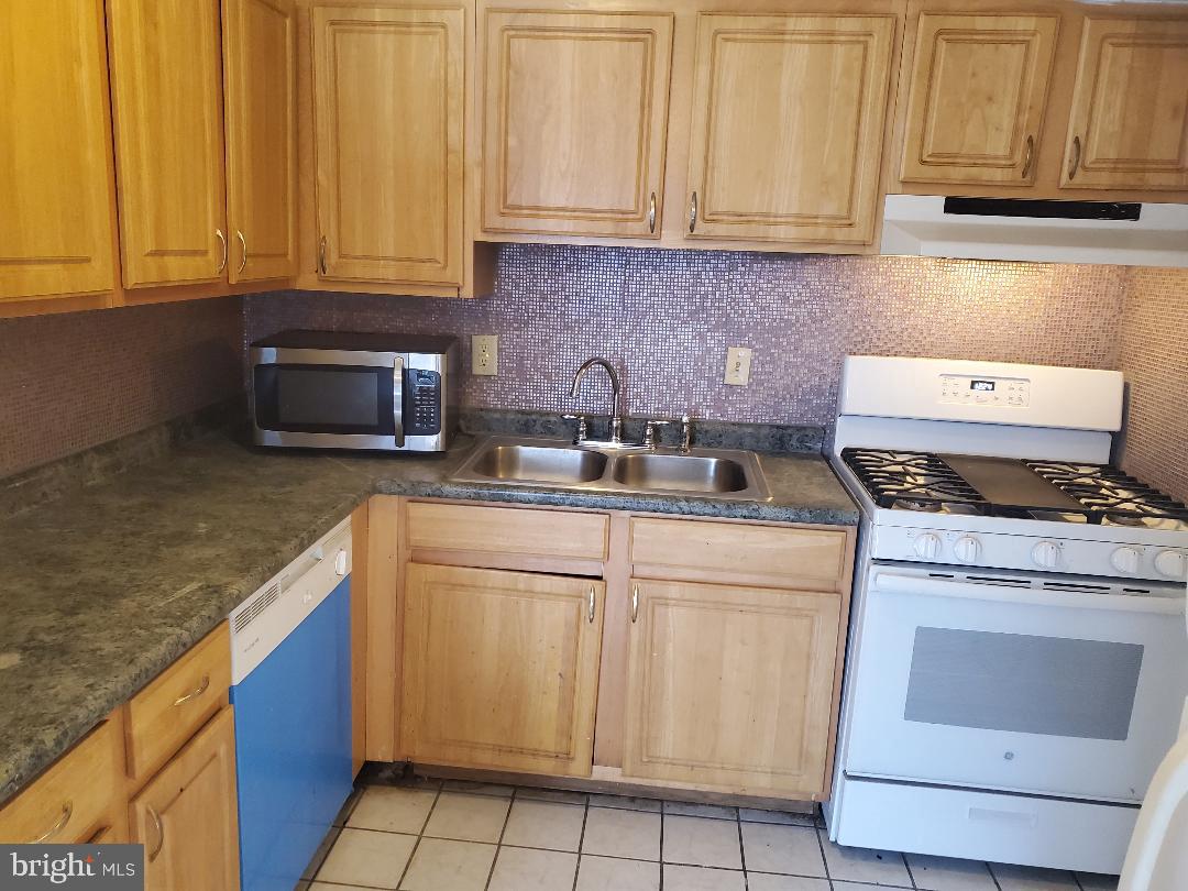 CHELSEA WOODS CONDO - Residential Lease