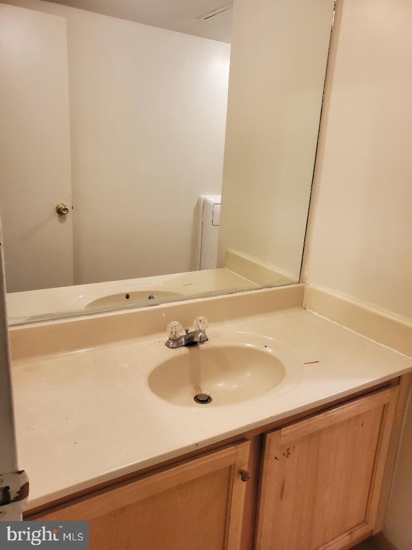 CHELSEA WOODS CONDO - Residential Lease