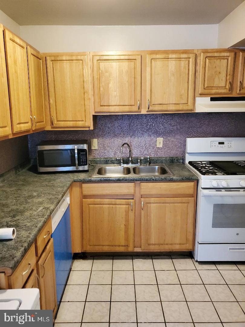 CHELSEA WOODS CONDO - Residential Lease