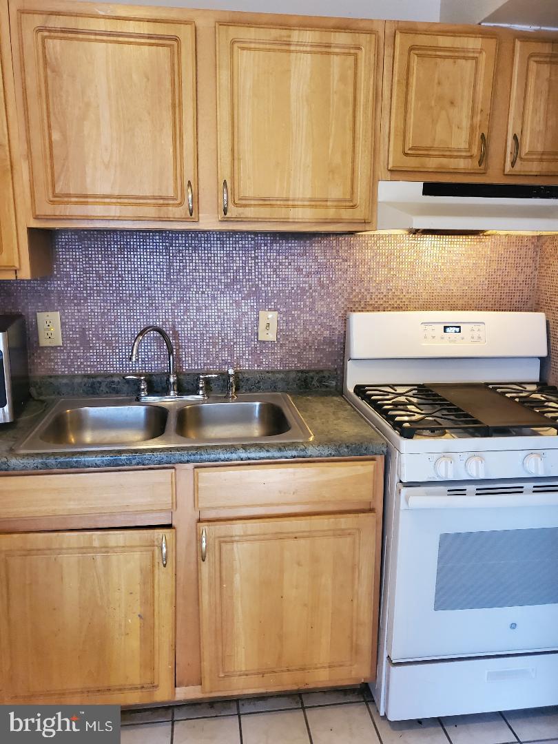 CHELSEA WOODS CONDO - Residential Lease