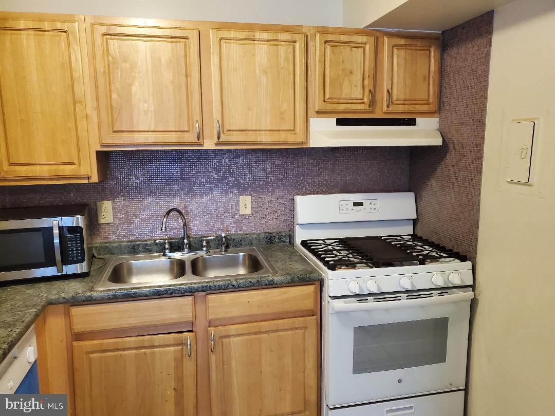 CHELSEA WOODS CONDO - Residential Lease