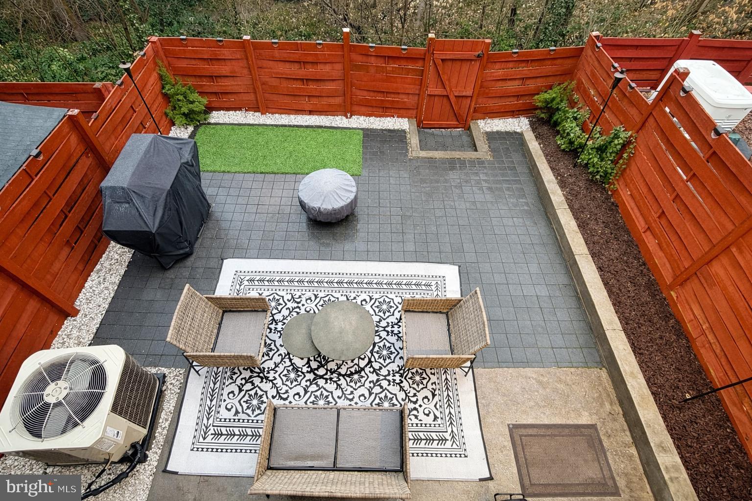 GREENWICH HILL - Residential