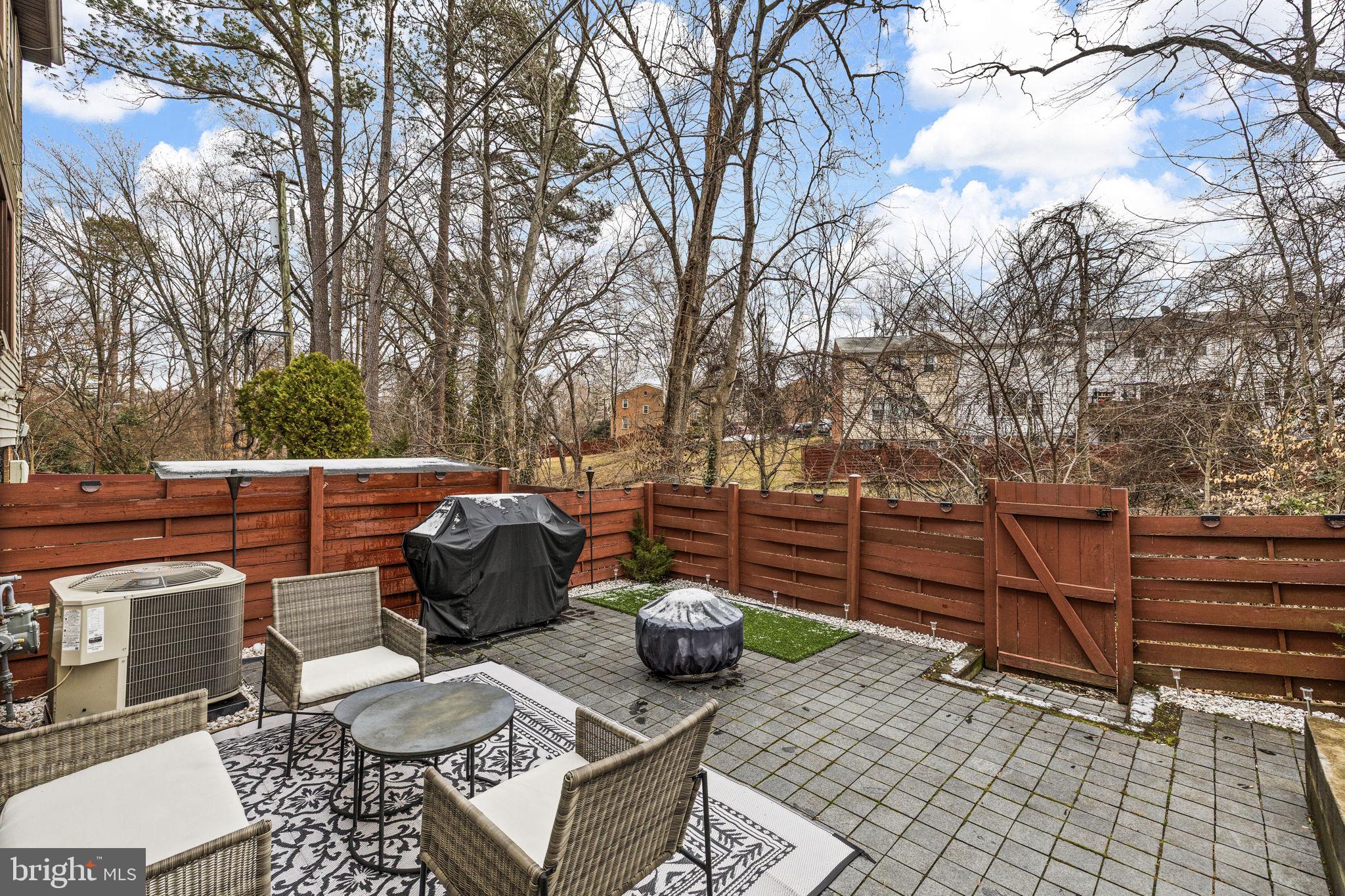 GREENWICH HILL - Residential