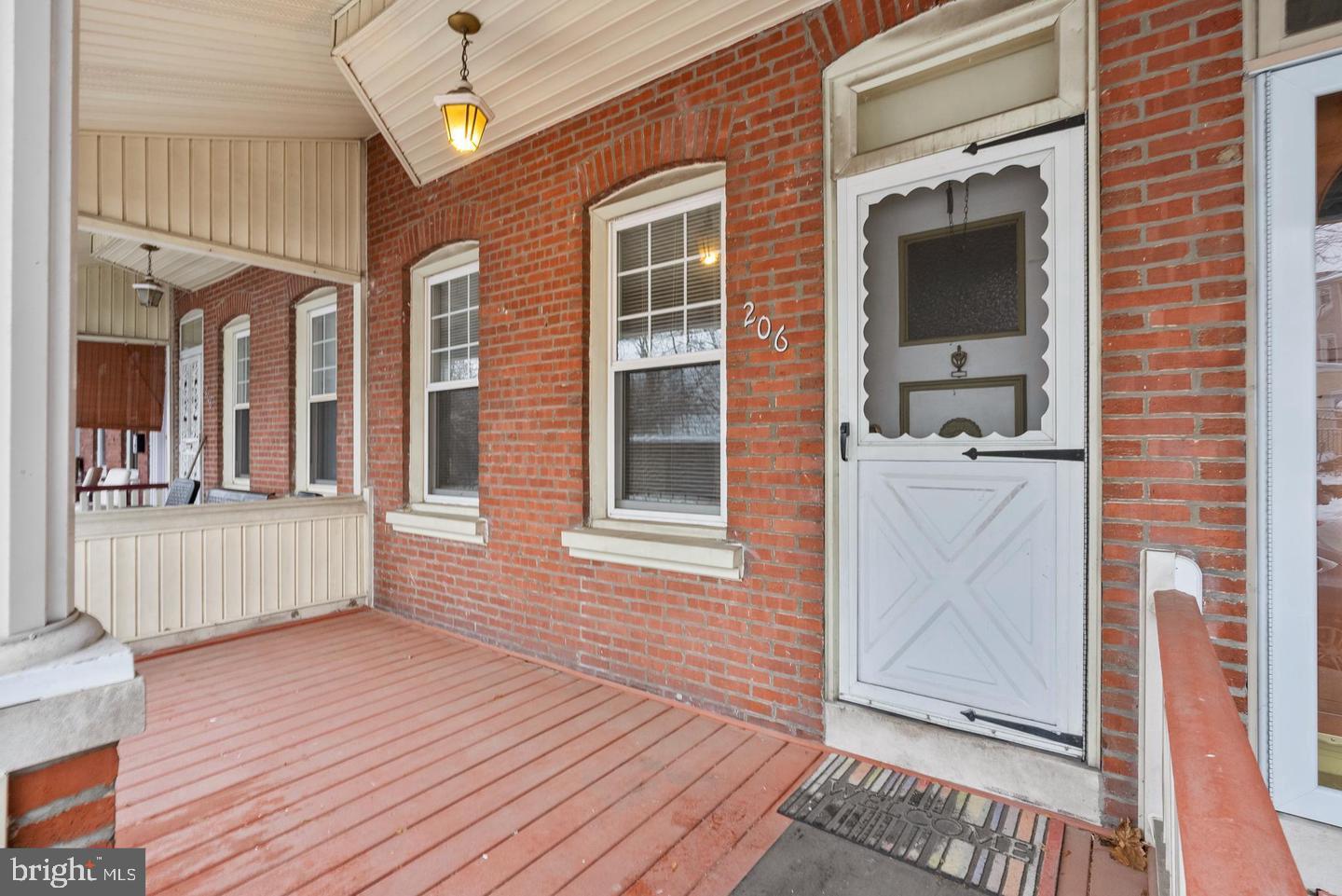 206 E ELM STREET