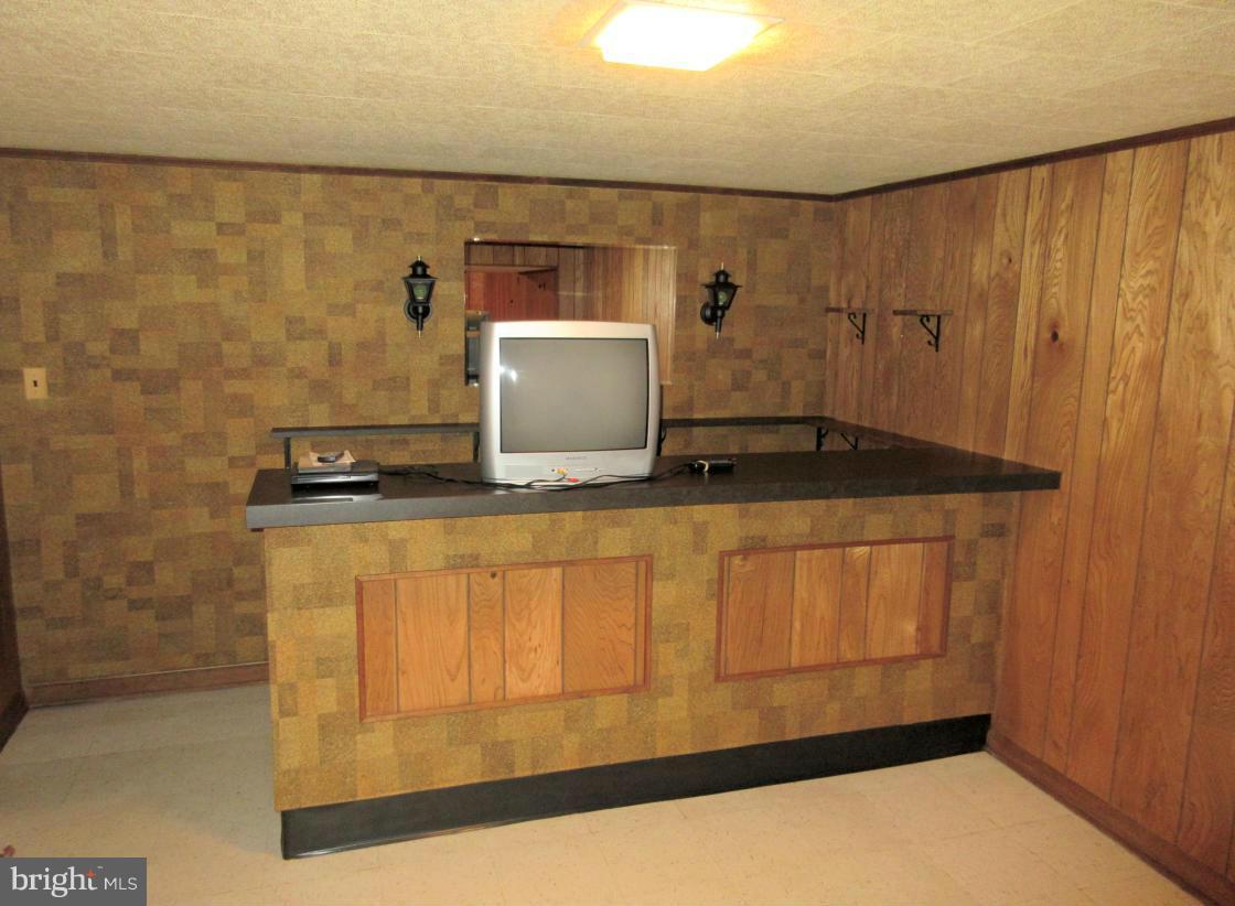 LODGE FOREST MANOR - Residential