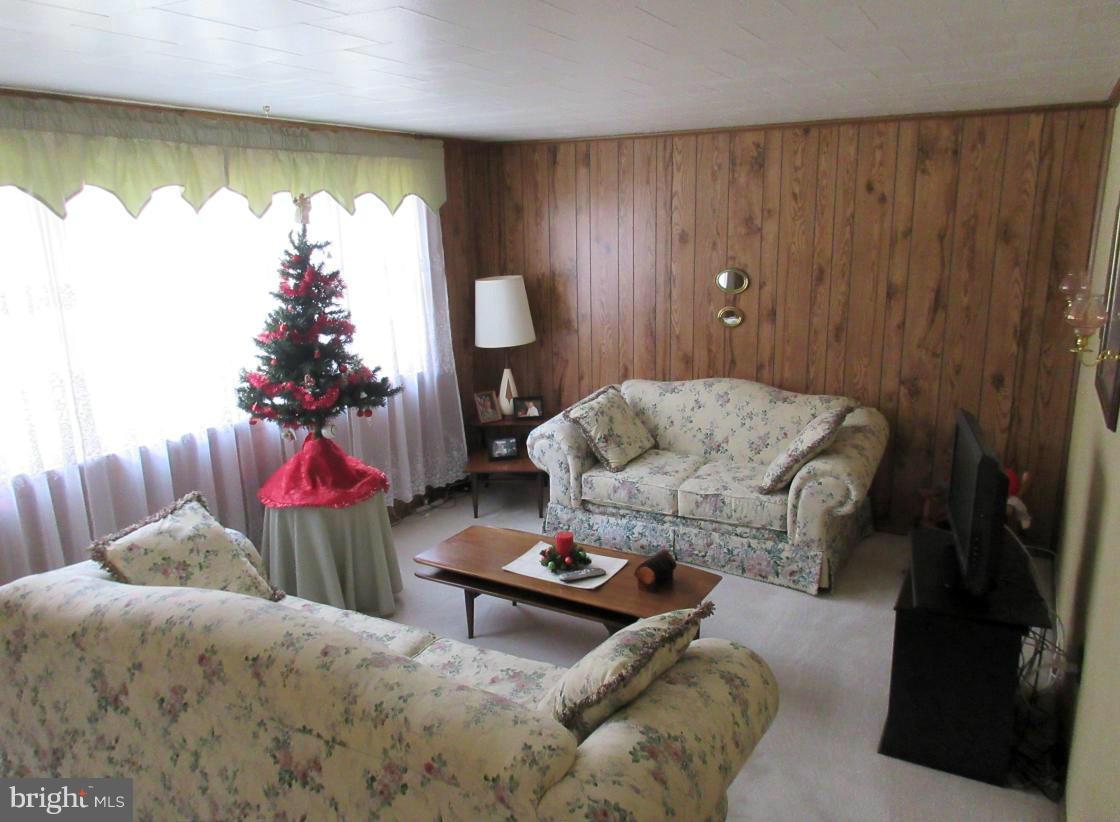 LODGE FOREST MANOR - Residential