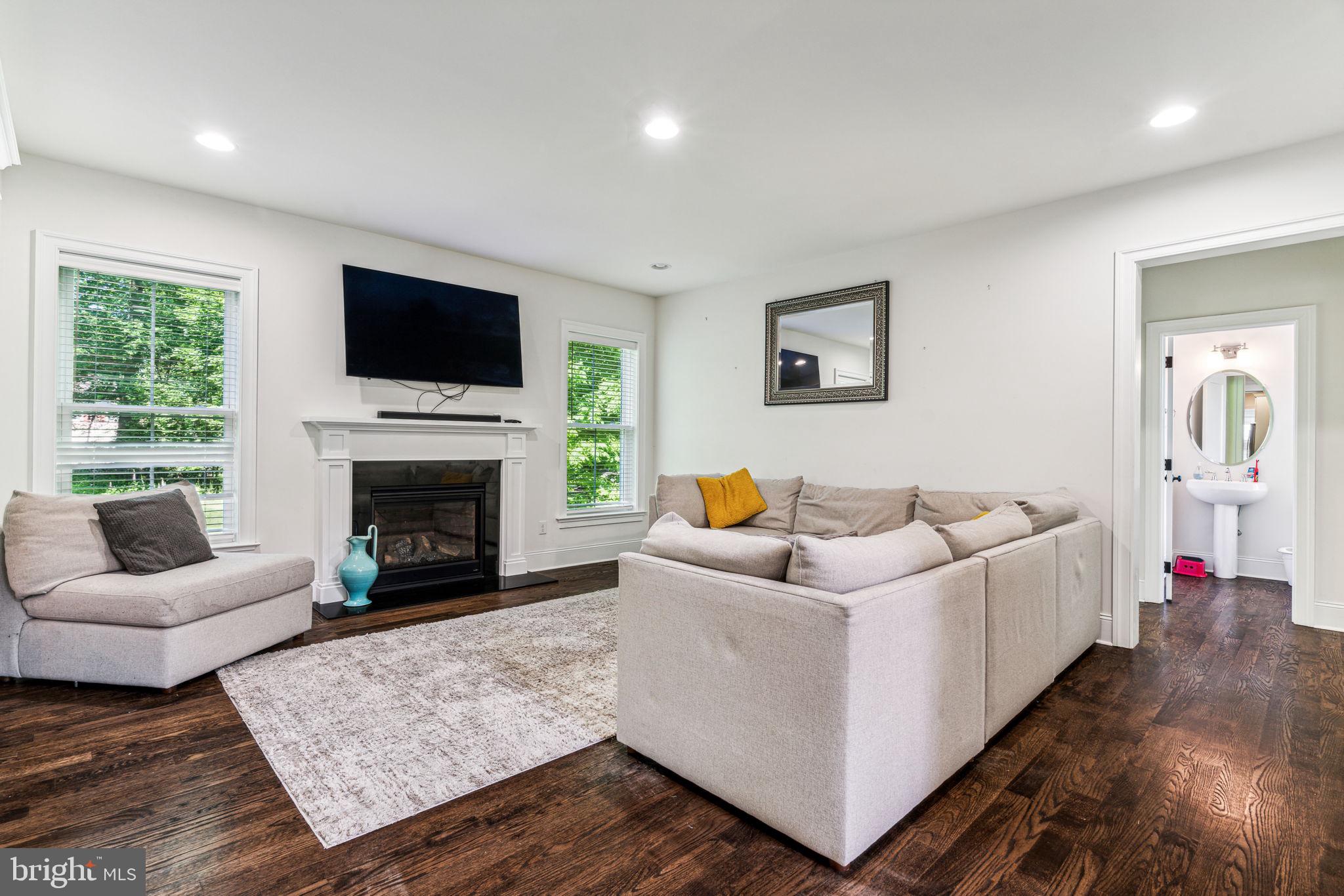 OAKWOOD - Residential