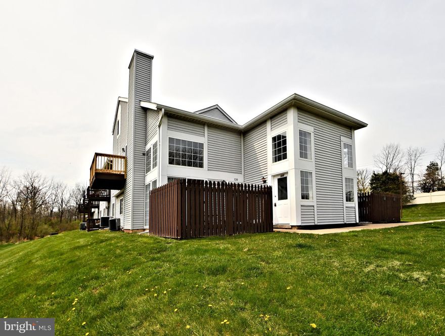 Great Telford Hills 2 story condo! Main floor(upstairs) offers large open living room and kitchen with breakfast bar, brand new deck and a large bedroom with full bath. Laundry closet with a stackable unit is also on this level. Upstairs you will find the main bedroom suite with full bath and plenty of closet space.
Lovely unit with loads of natural sunlight and a great deck.

NO SMOKING