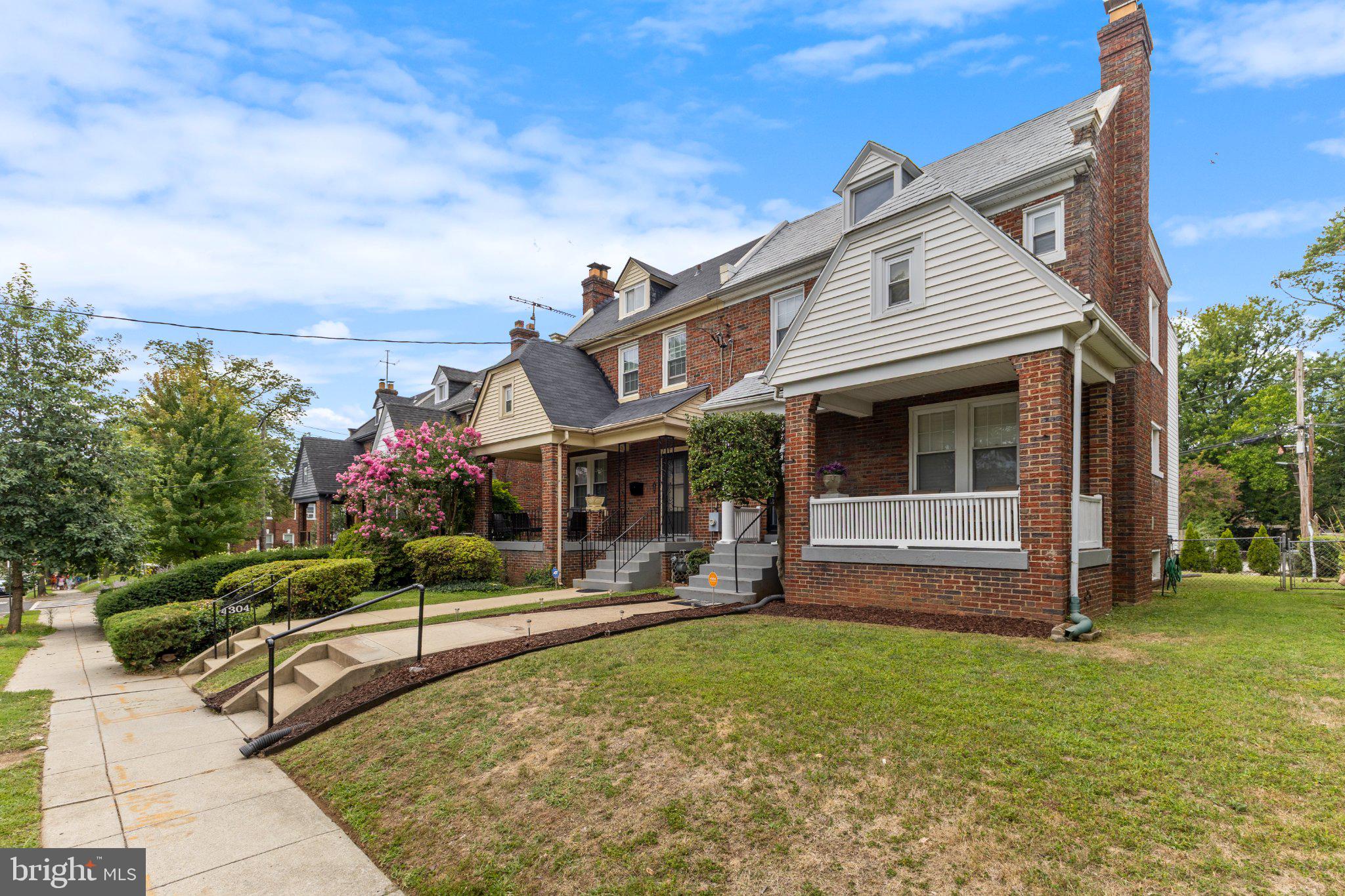 4306 10TH STREET NE