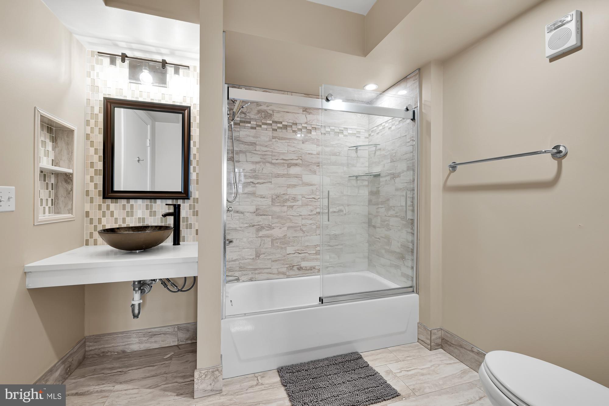 NAVY YARD - Residential Lease