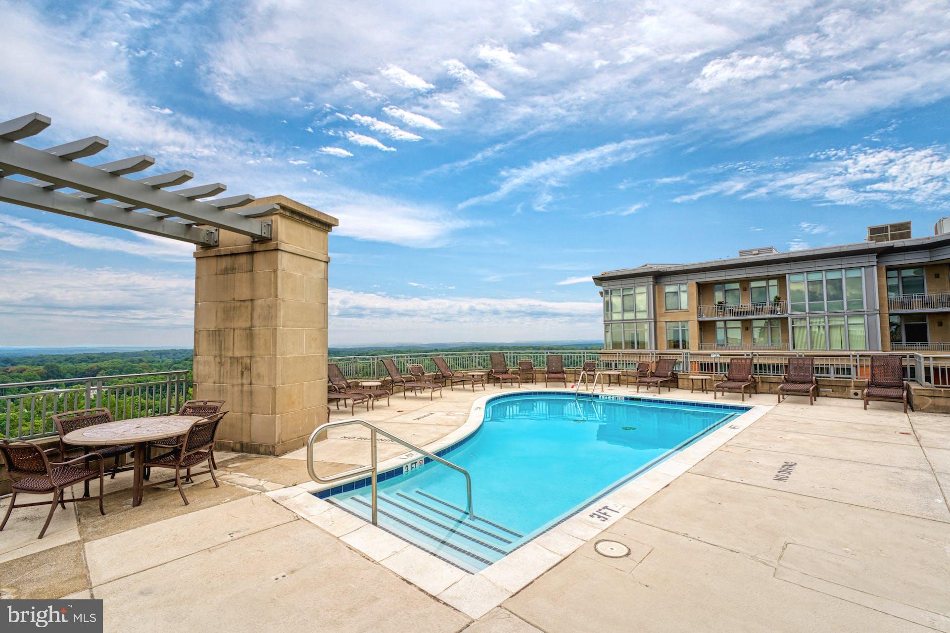 ONE PARK CREST CONDOMINIUM - Residential