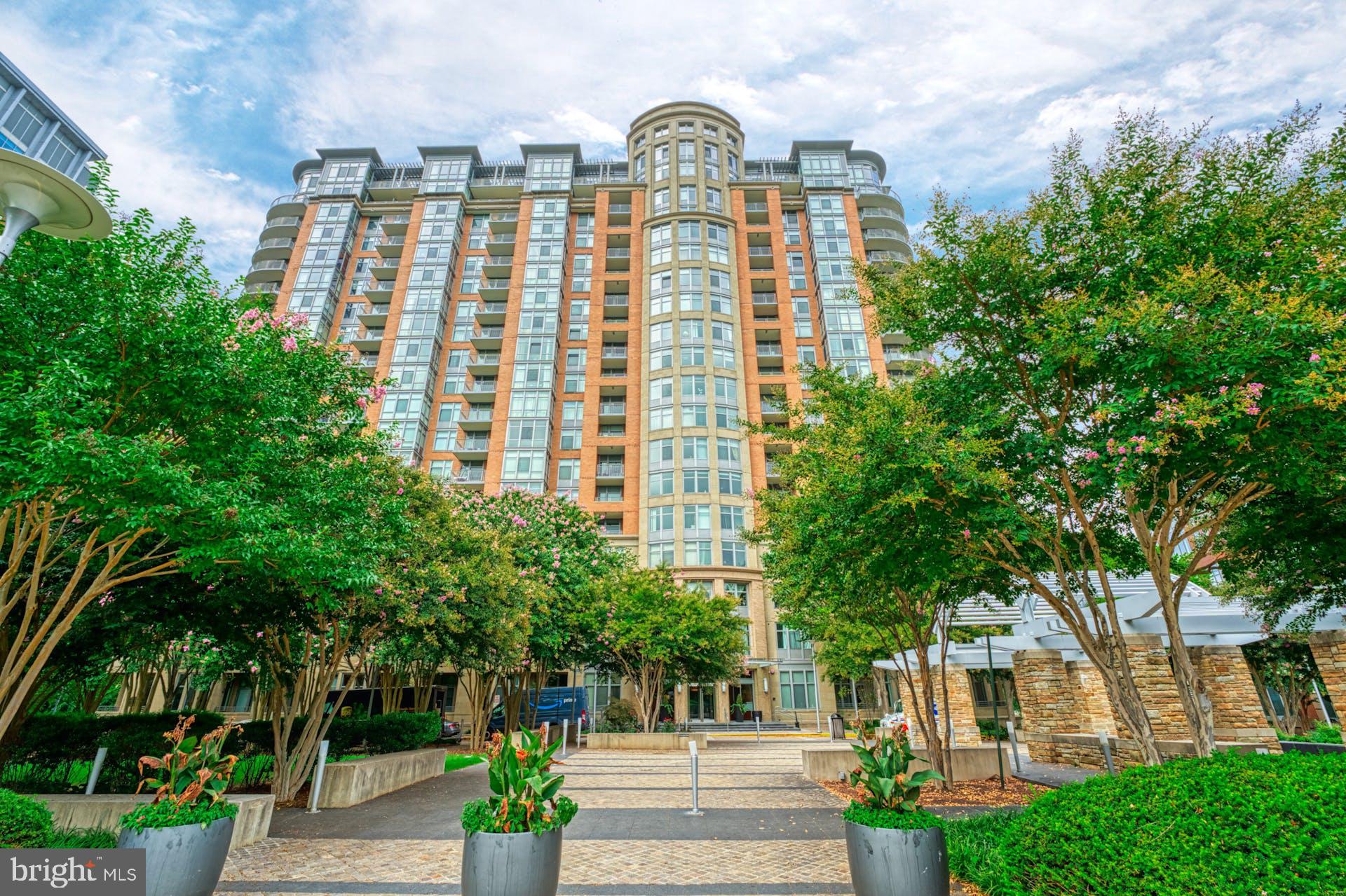 ONE PARK CREST CONDOMINIUM - Residential