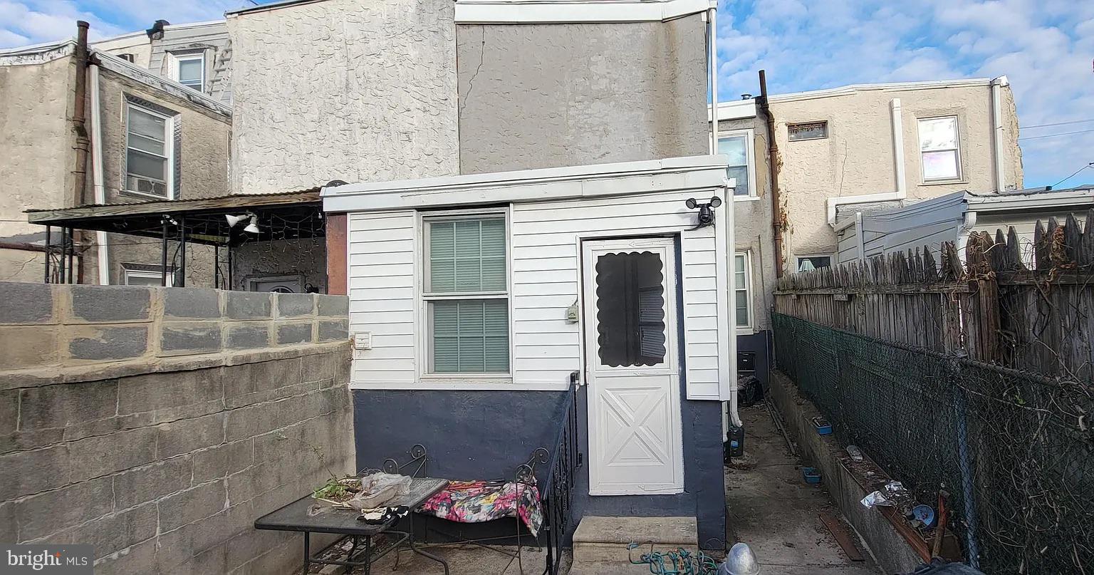 EAST KENSINGTON - Residential