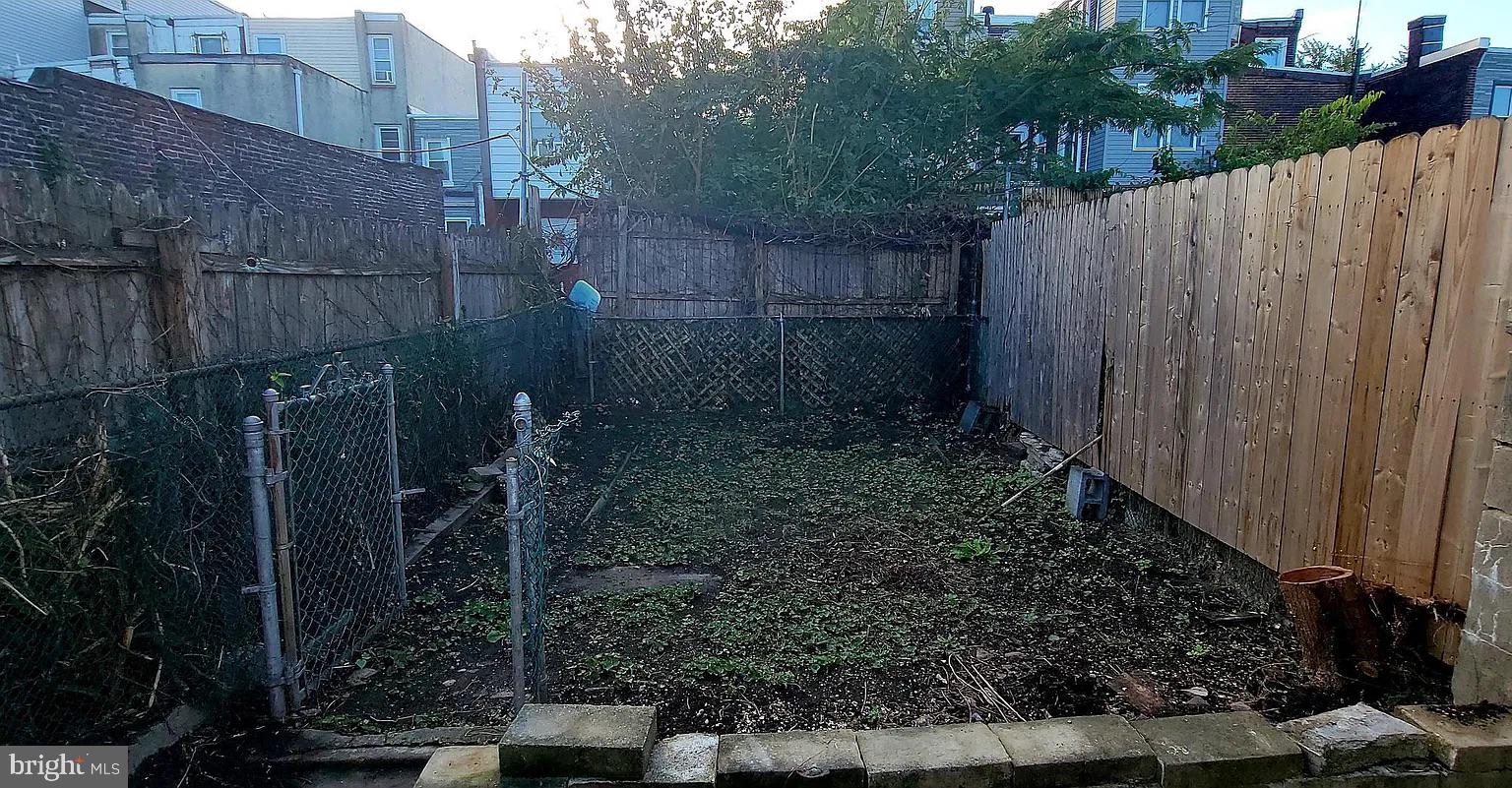 EAST KENSINGTON - Residential