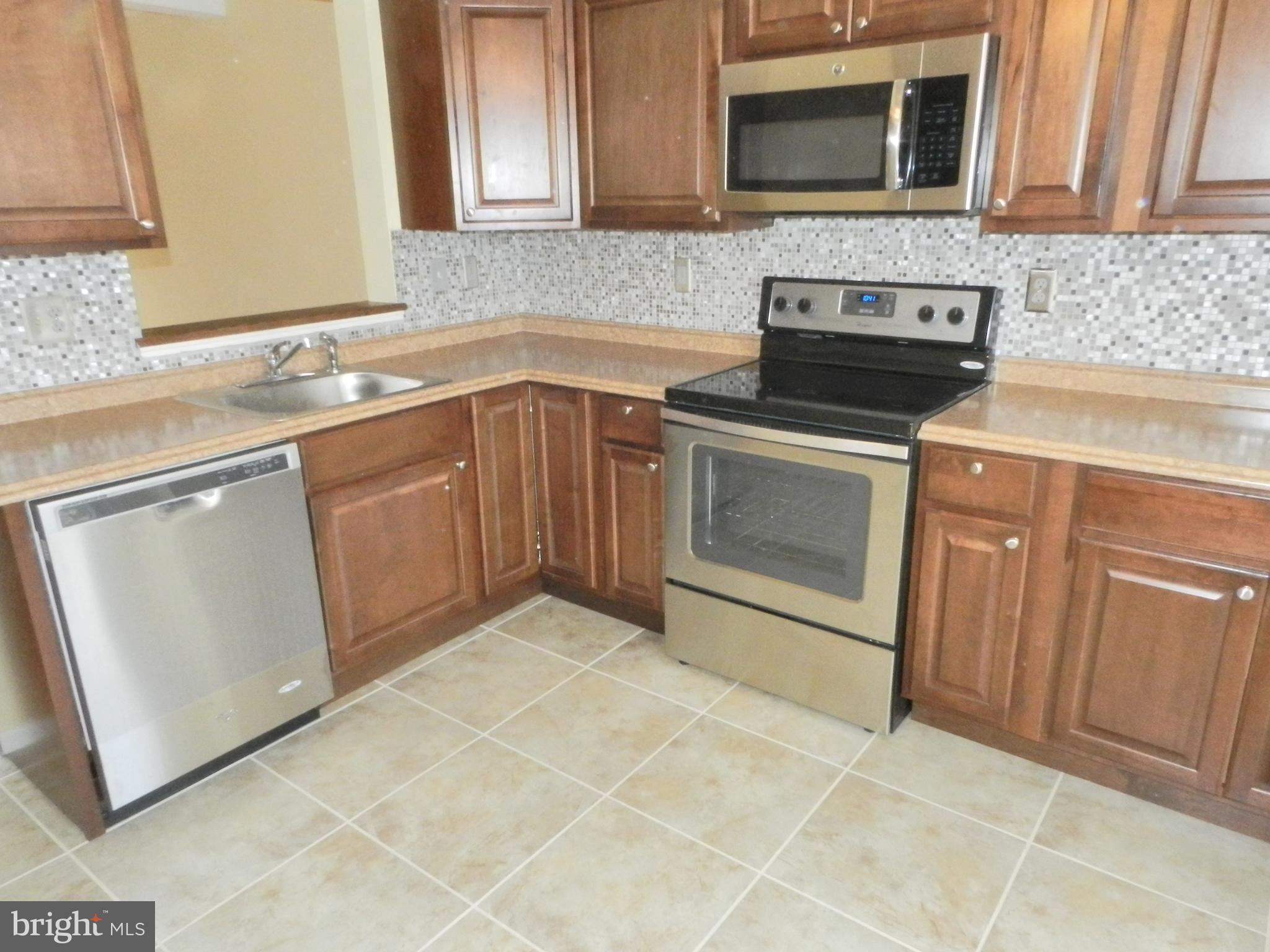 ROBERTS FIELD - Residential Lease