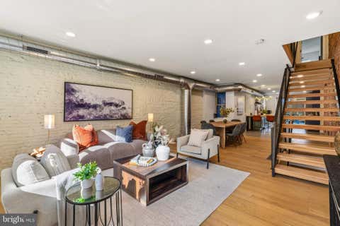 Townhouse For Sale - 1906 S 10th Street<br/> PHILADELPHIA, PA 19148