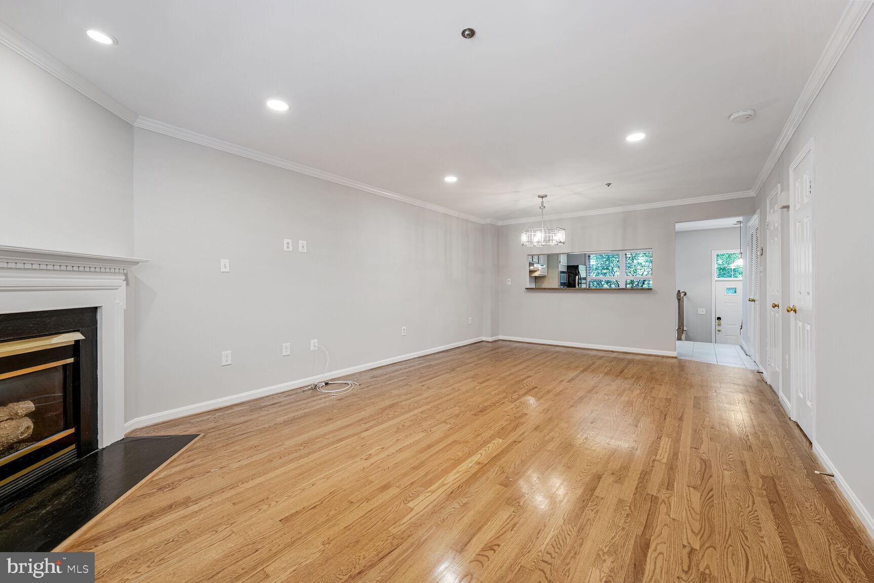 3004 S GLEBE ROAD