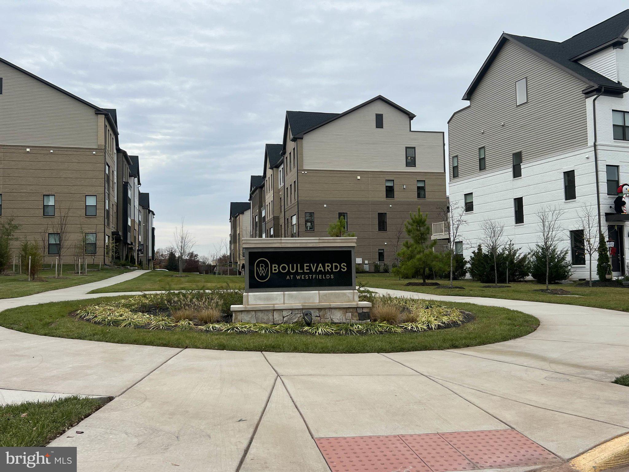 THE BOULEVARDS AT WESTFIELDS - Residential Lease