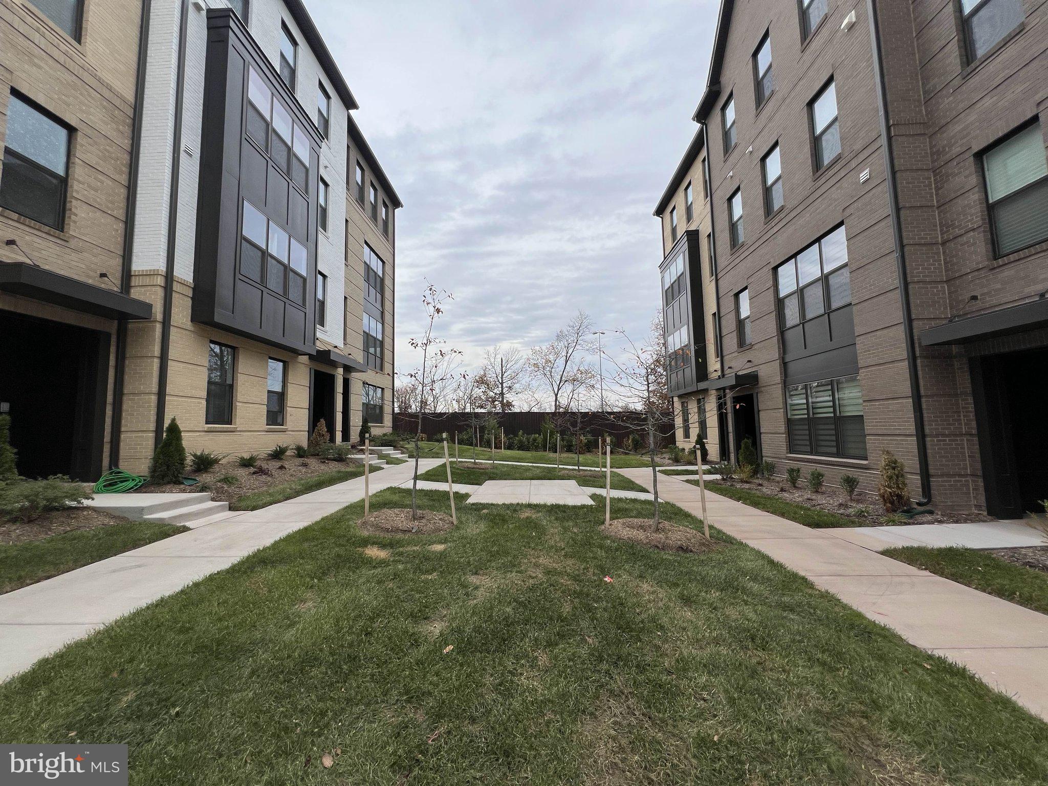 THE BOULEVARDS AT WESTFIELDS - Residential Lease