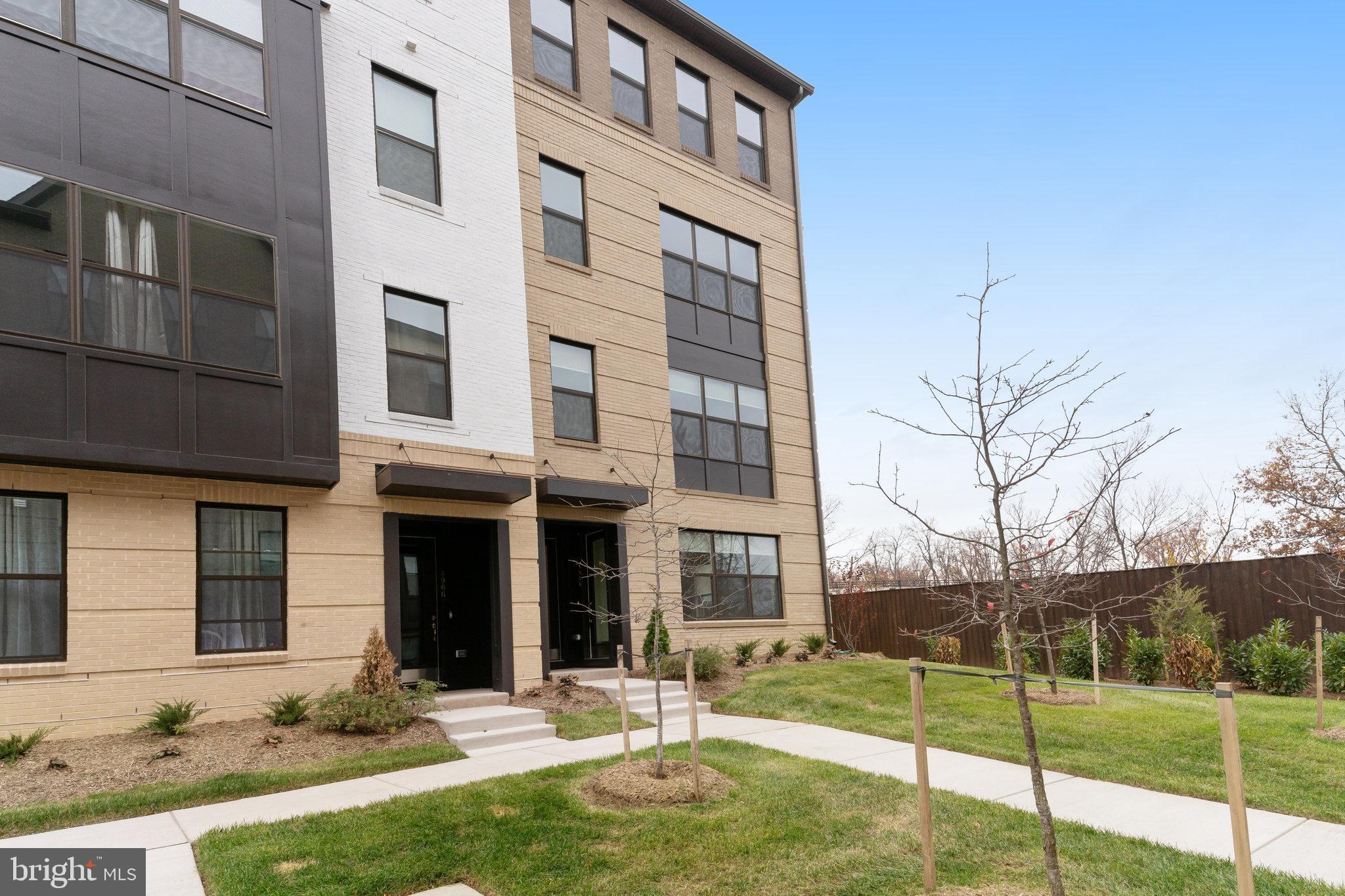 THE BOULEVARDS AT WESTFIELDS - Residential Lease