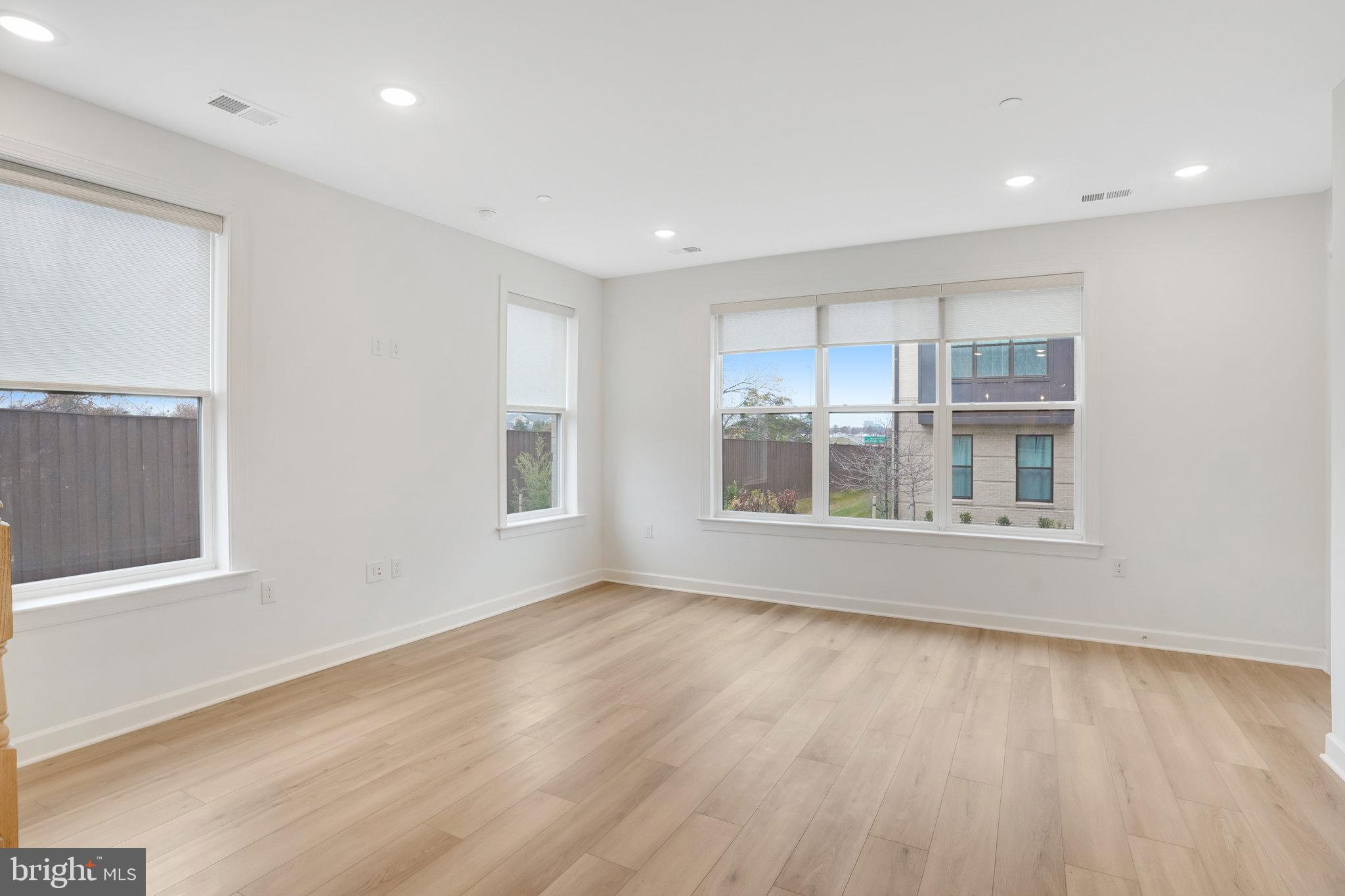 THE BOULEVARDS AT WESTFIELDS - Residential Lease