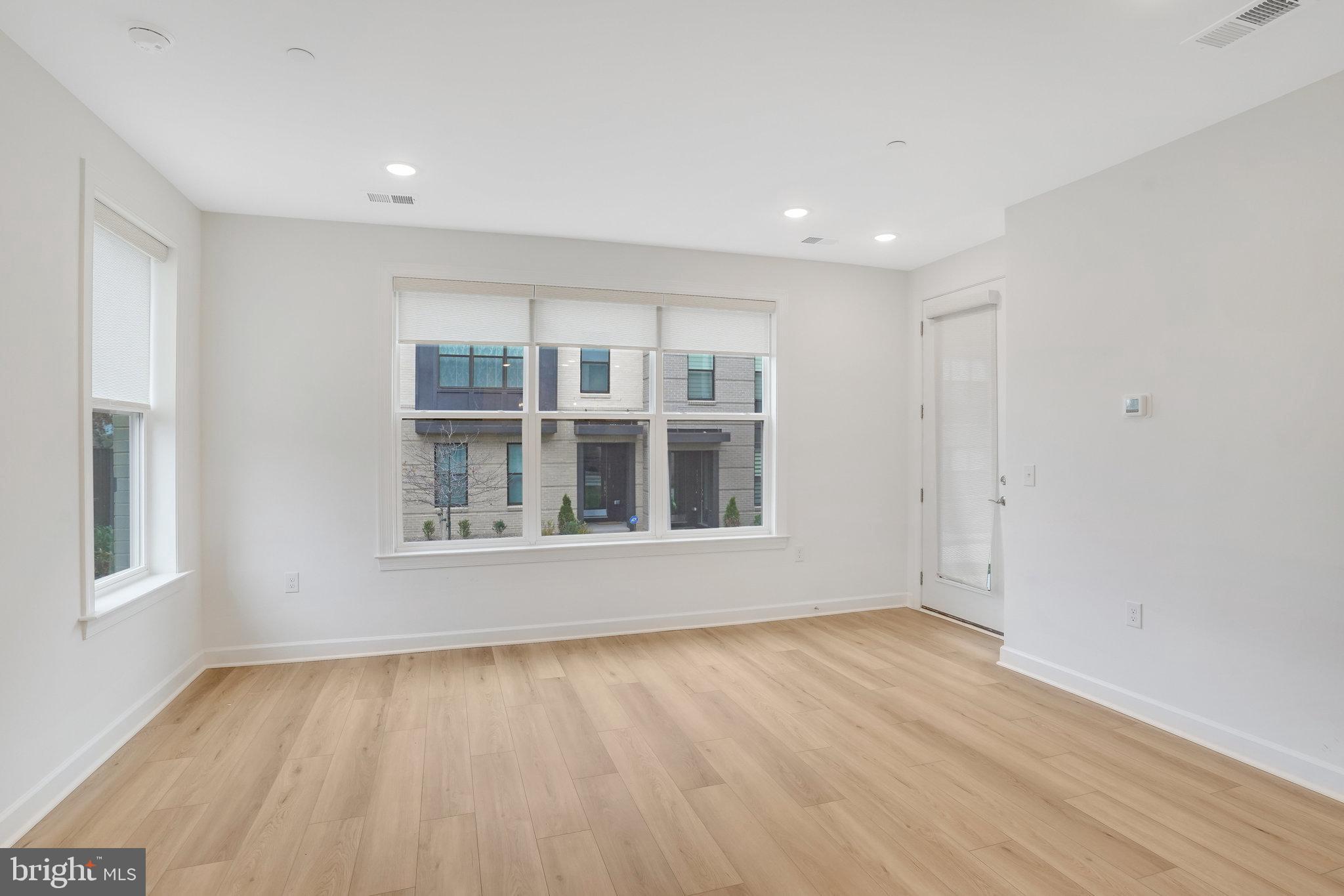 THE BOULEVARDS AT WESTFIELDS - Residential Lease