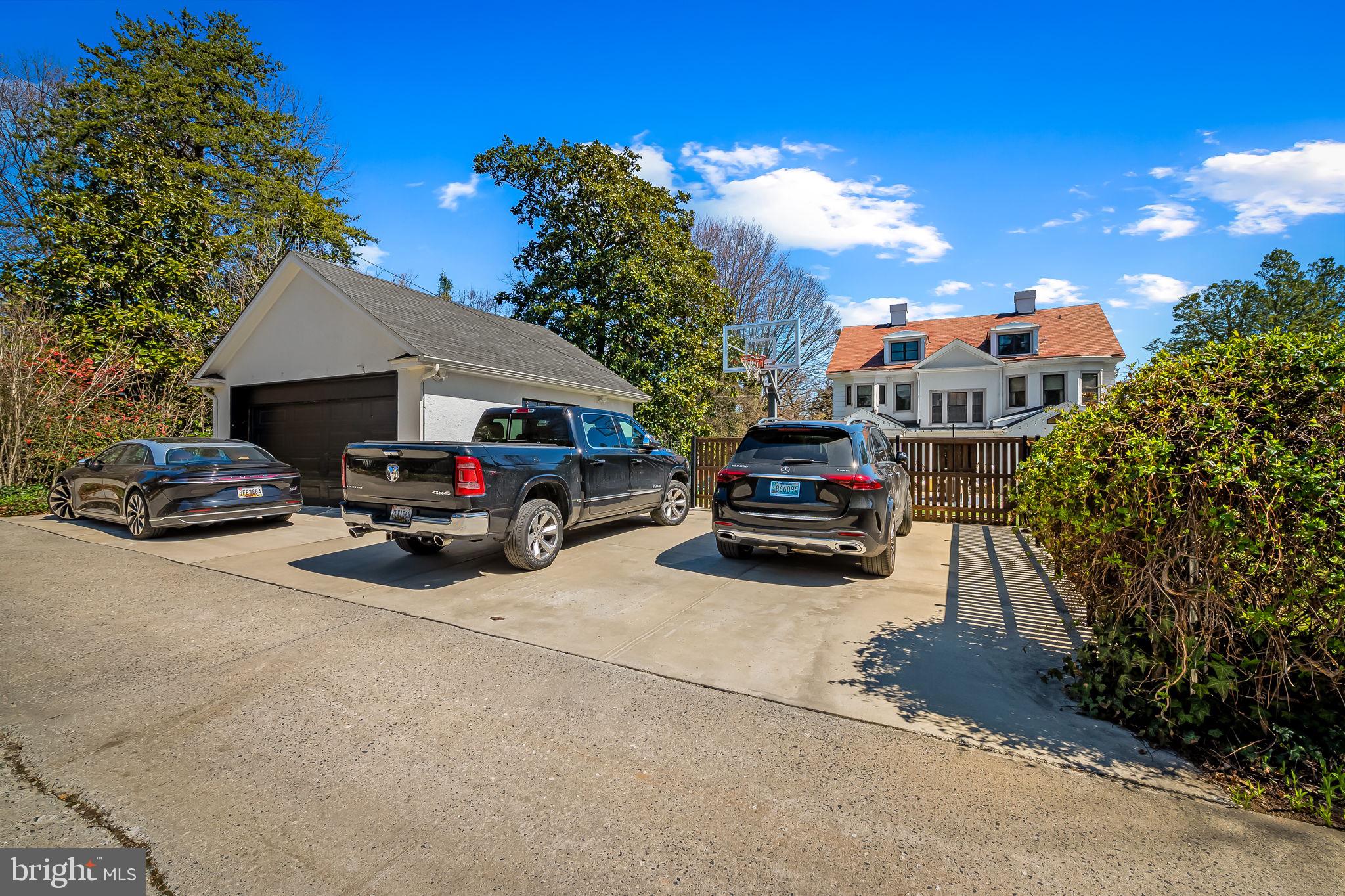ROLAND PARK - Residential