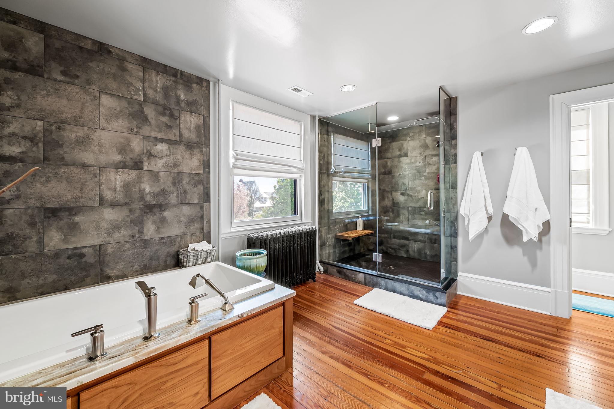 ROLAND PARK - Residential
