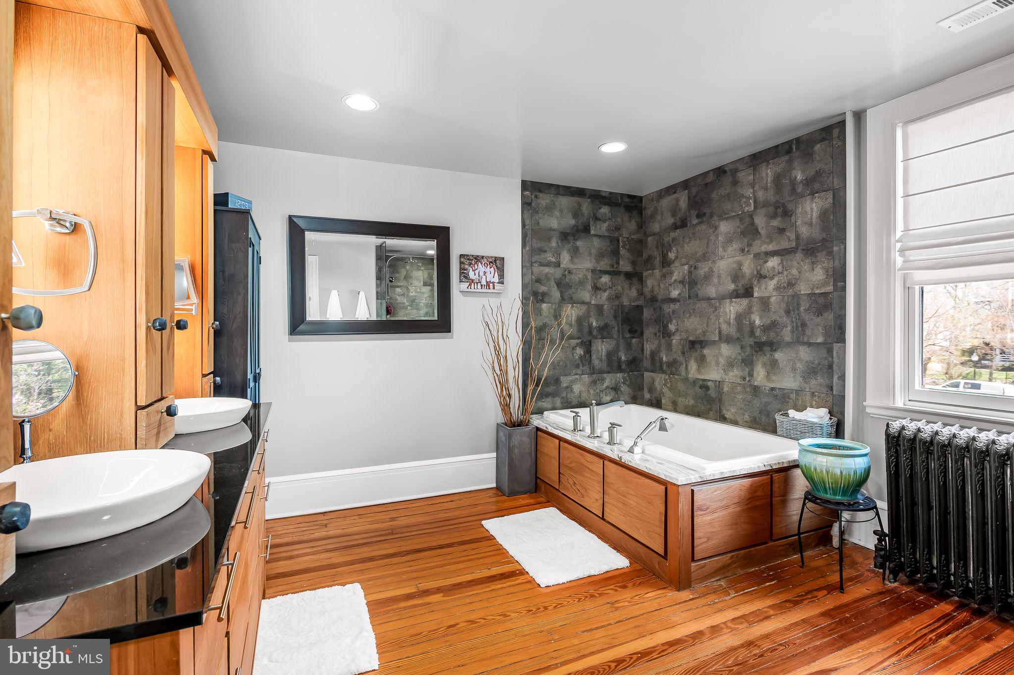 ROLAND PARK - Residential