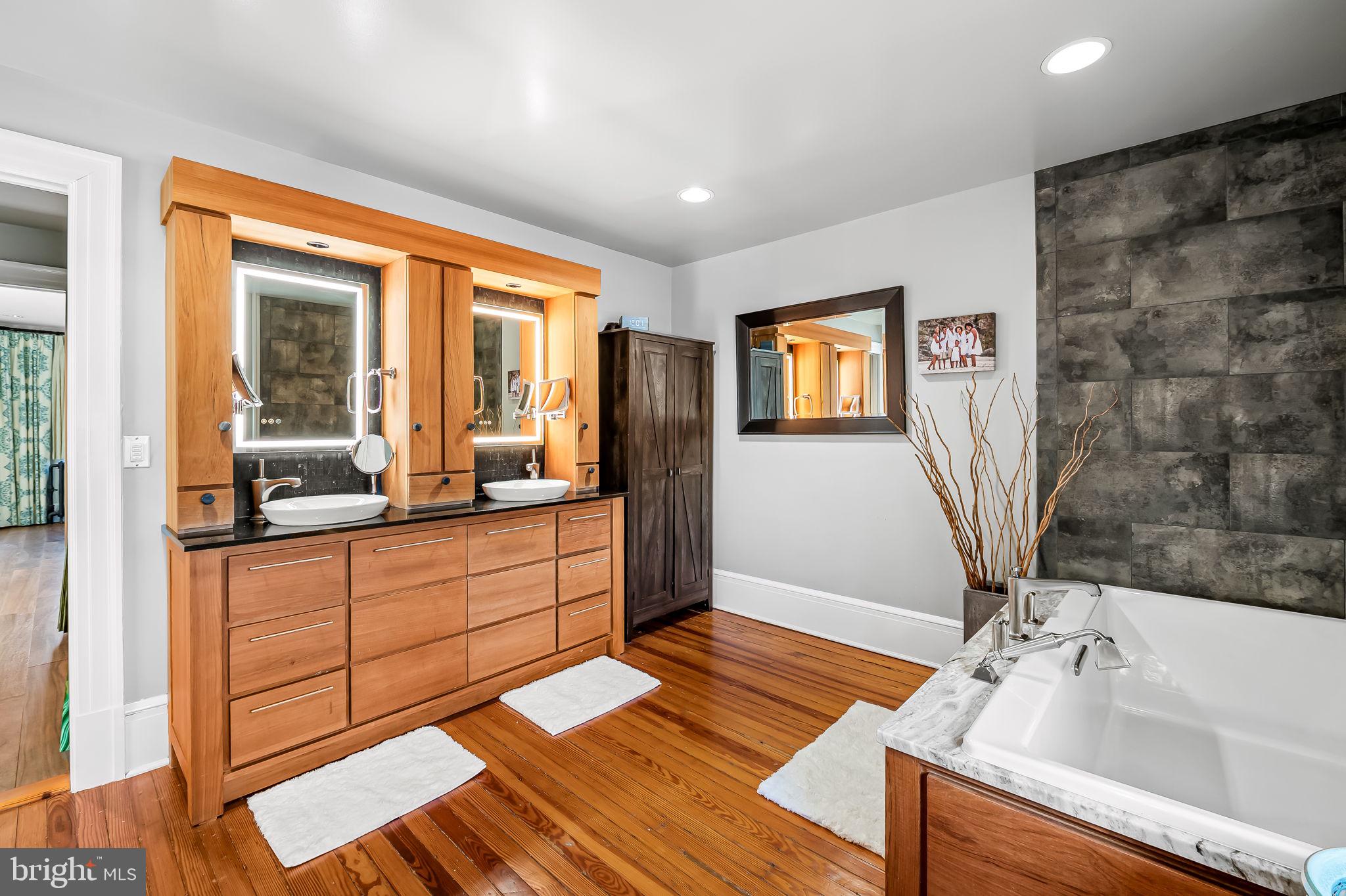 ROLAND PARK - Residential