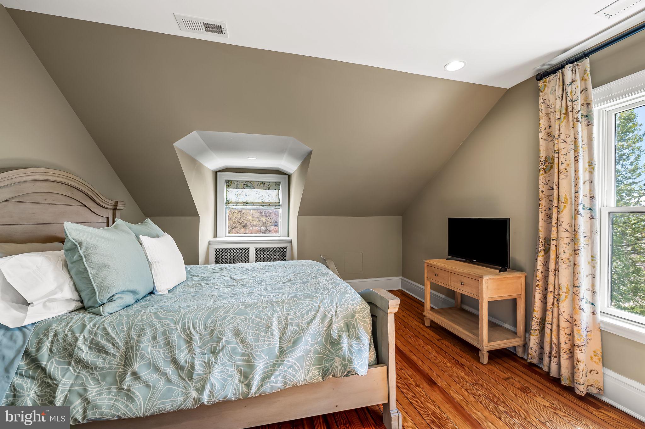 ROLAND PARK - Residential