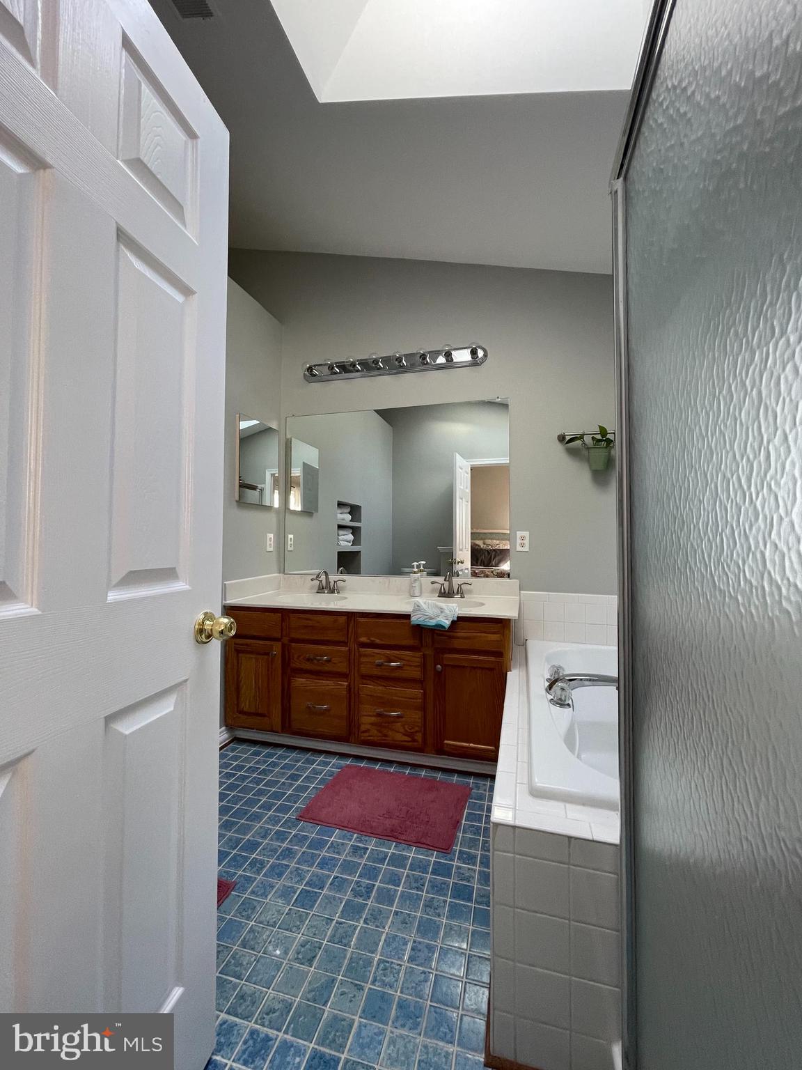 LAKECREST - Residential