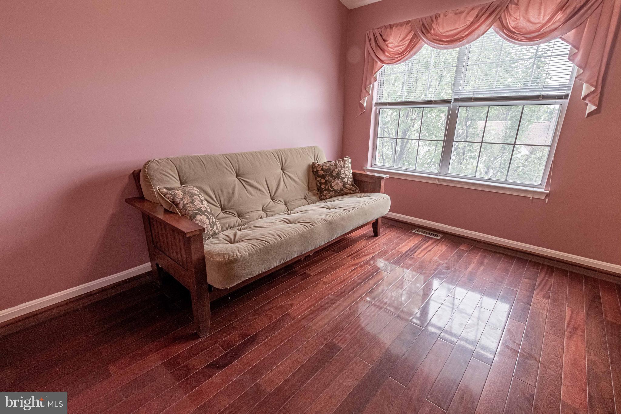 GUNSTON CORNER - Residential