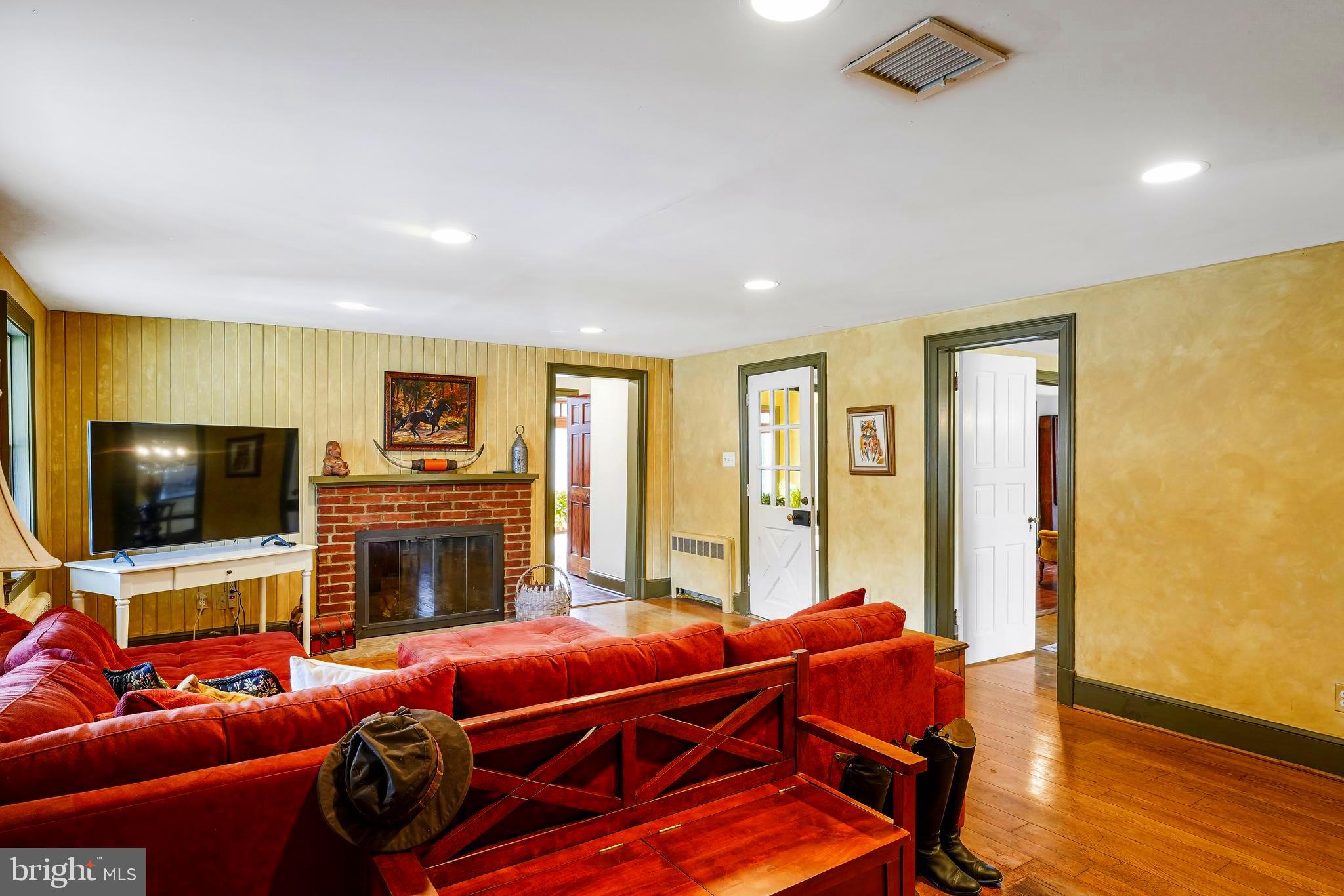 FORESTVILLE - Residential