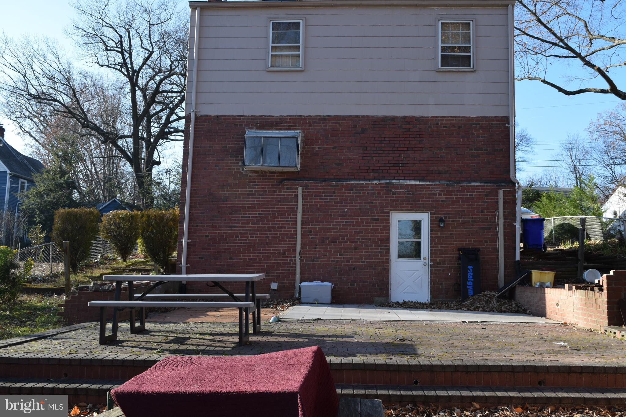 HOLLYWOOD ON THE HILL - Residential