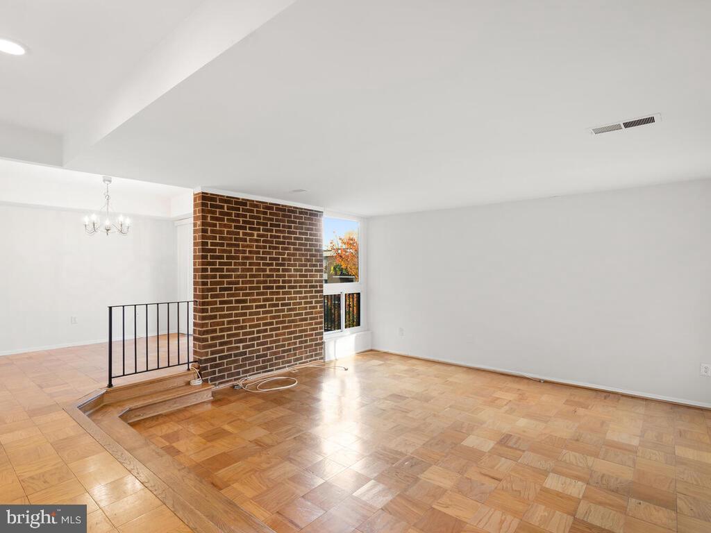 AMERICANA FINMARK - Residential