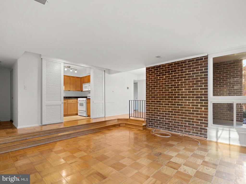 AMERICANA FINMARK - Residential