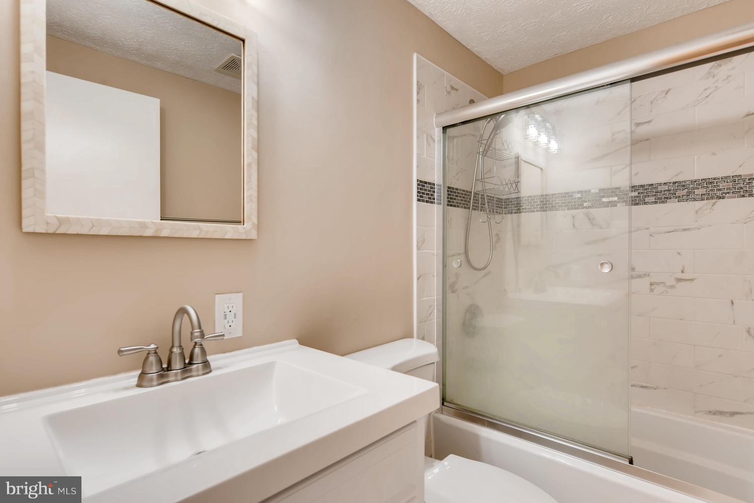 WOODFALL - Residential Lease