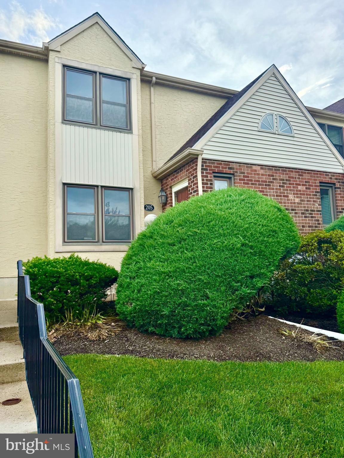 Spacious 2-Bedroom Townhome with Finished Basement and Outdoor Terrace – Available Now!
Welcome to 205 Stone Ridge Drive, a beautifully maintained 2-bedroom, 1.5-bath townhome in the Stone Ridge community of Norristown. This bright and generously sized home offers an ideal blend of comfort and functionality. With an open layout, abundant natural sunlight throughout, and plenty of storage space, this residence is perfect for anyone seeking room to live and work comfortably. The finished basement adds even more usable space, ideal for a home office, workout area, or additional lounge. Enjoy the convenience of an assigned parking spot and secondary parking within the community. Available for a quick move-in.
Key Features:
2 Bedrooms / 1.5 Bathrooms,
Finished Basement with ample storage,
Outdoor terrace – perfect for relaxing or entertaining,
Washer & Dryer units included,
Gas stove in a functional kitchen layout,
1 assigned parking spot included, plus additional community parking.
Bright, sun-filled rooms throughout the home.
Included in Rent:
Trash and sewage services,
Exterior maintenance, including lawn care and snow removal.
Tenant Responsibilities:
All utilities (electric, gas, water, etc.).
Must obtain renters insurance.
No pets allowed.
Security deposit, first month’s rent, and last month’s rent due at signing.
Don’t miss this opportunity to live in a spacious and well-kept home in a quiet, convenient location close to shopping, dining, and major commuter routes. Contact us today to schedule a tour!
Please apply through https://www.rentapplication.net/apply/investphilly/