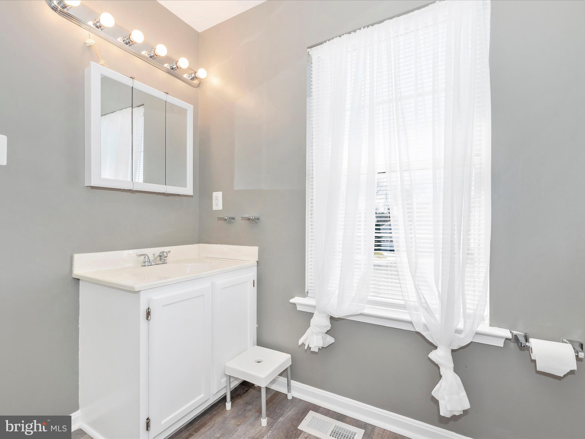 ROBIN MEADOWS - Residential