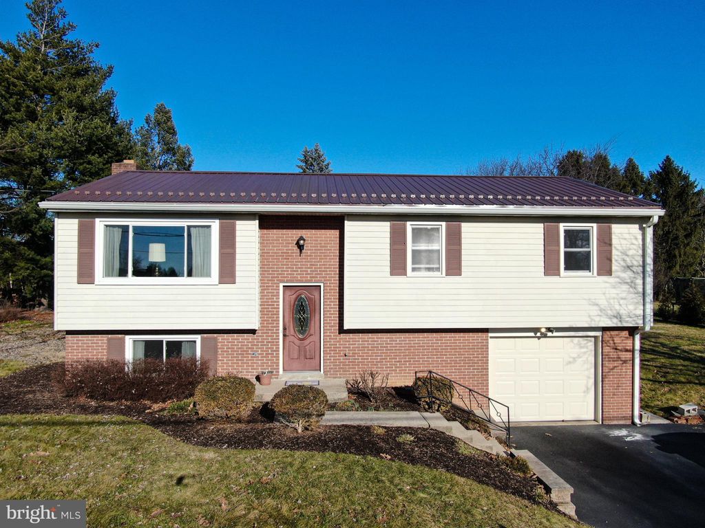Photo of 915 RABBIT HILL RD, LITITZ, PA 17543 (MLS # PALA2029586)