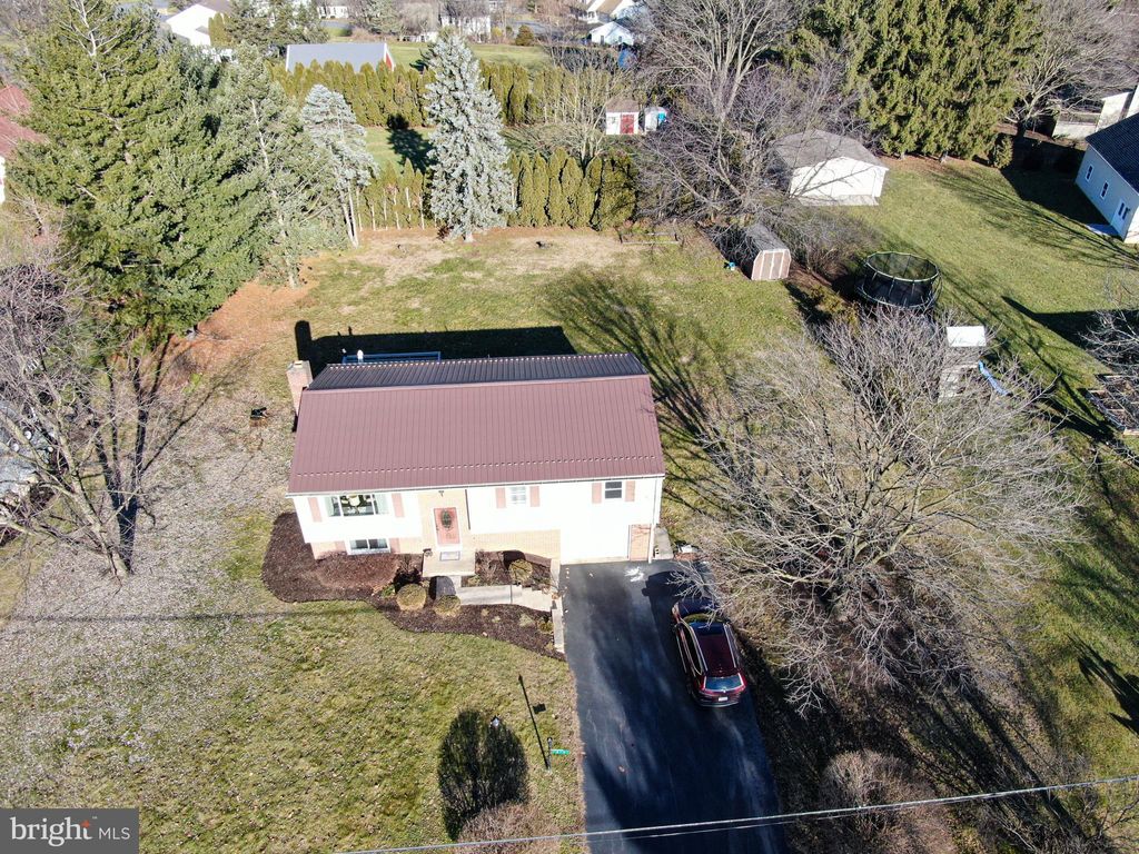Photo of 915 RABBIT HILL RD, LITITZ, PA 17543 (MLS # PALA2029586)
