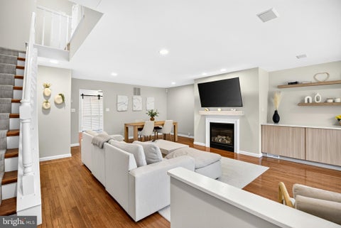 Townhouse For Sale - 709 Kings Croft<br/> CHERRY HILL, NJ 08034